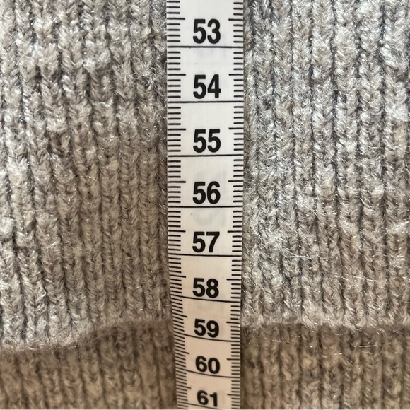 Grey cable knit sweater - Picture 5 of 6